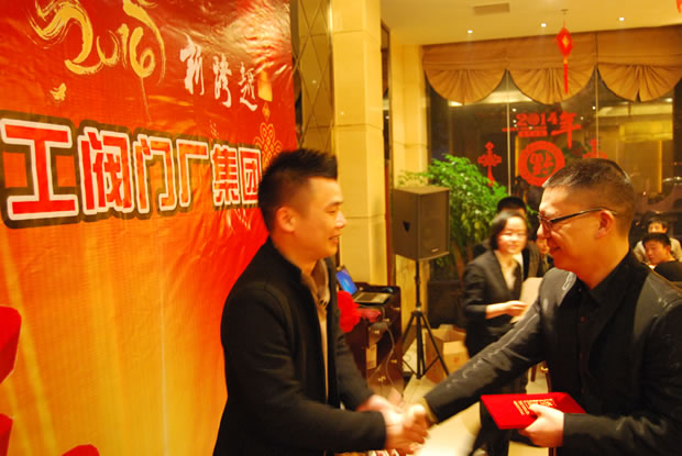 yTF(tun)L(zhng)͞鹫˾2013N۹܊YwC(jing)